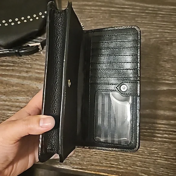 VS Purse and Wristlet Set - Picture 7 of 9